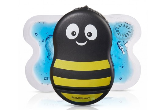 Abelhinha: dispositivo preto e amarelo em formato de abelha, com asas de gel azul gelado